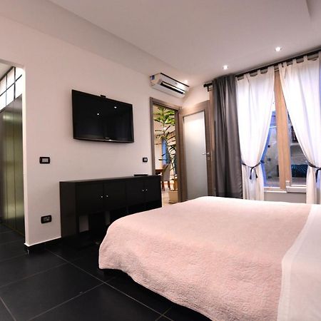 Suite Mimosa Con Piscina - Affitti Brevi Italia Сирмионе Екстериор снимка