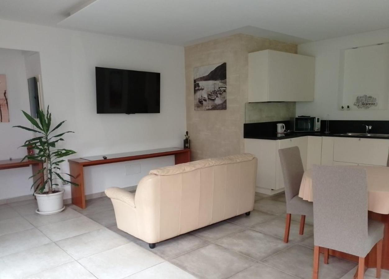 Suite Mimosa Con Piscina - Affitti Brevi Italia Сирмионе Екстериор снимка