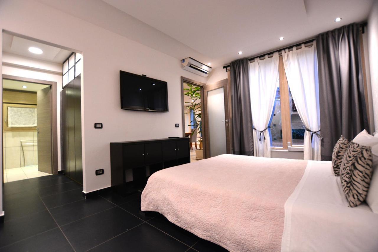 Suite Mimosa Con Piscina - Affitti Brevi Italia Сирмионе Екстериор снимка
