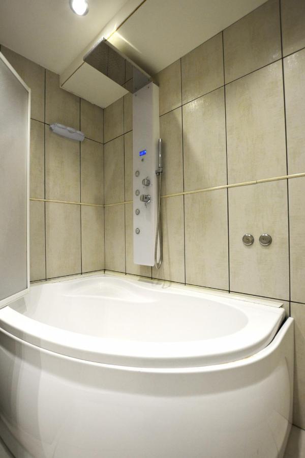 Suite Mimosa Con Piscina - Affitti Brevi Italia Сирмионе Екстериор снимка