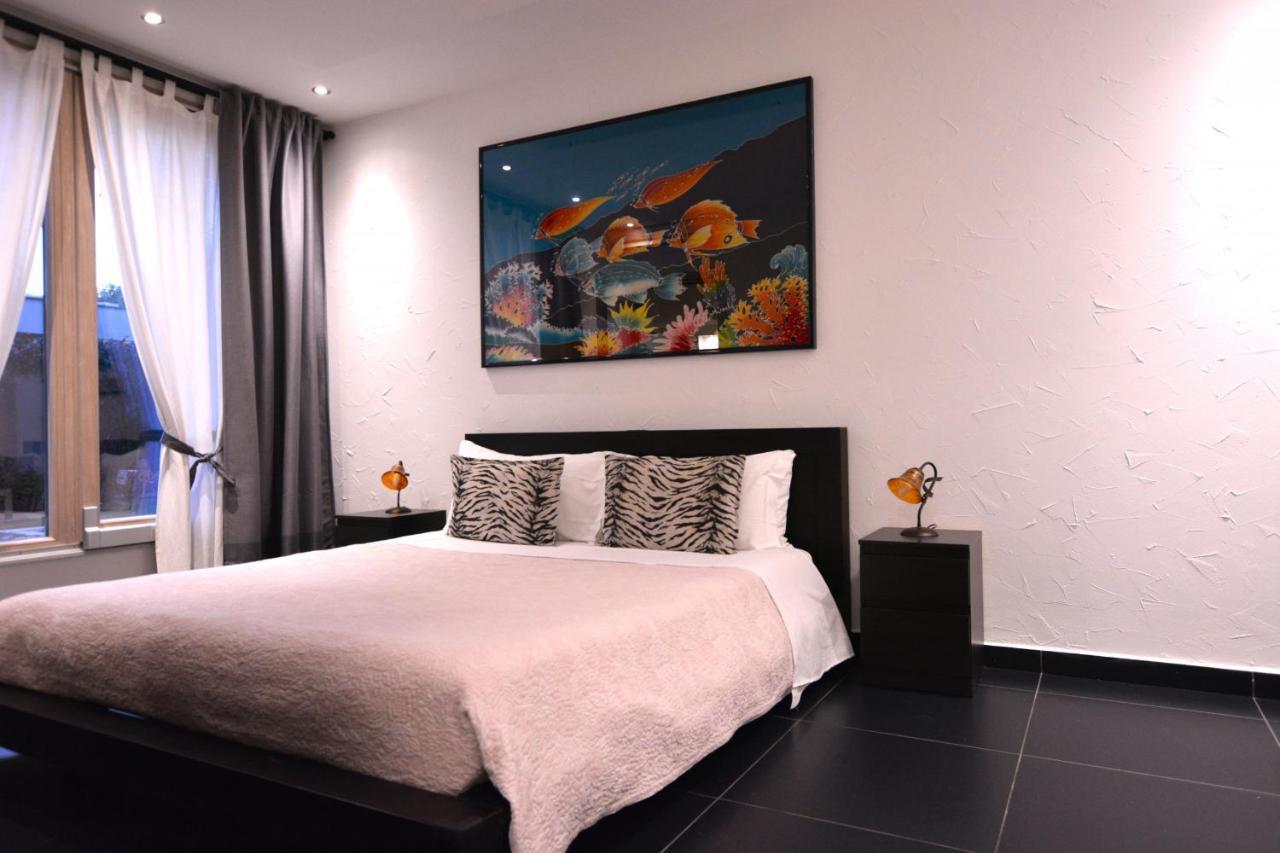 Suite Mimosa Con Piscina - Affitti Brevi Italia Сирмионе Екстериор снимка